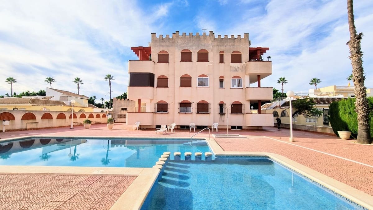 2 soveværelse Lejlighed til salg i Los Alcazares med swimmingpool garage - € 179.995 (Ref: 10184353)