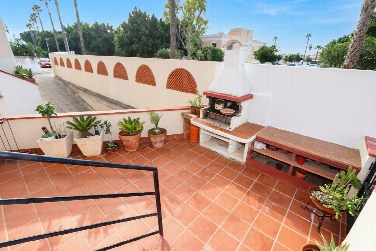 2 soveværelse Lejlighed til salg i Los Alcazares med swimmingpool garage - € 179.995 (Ref: 10184353)