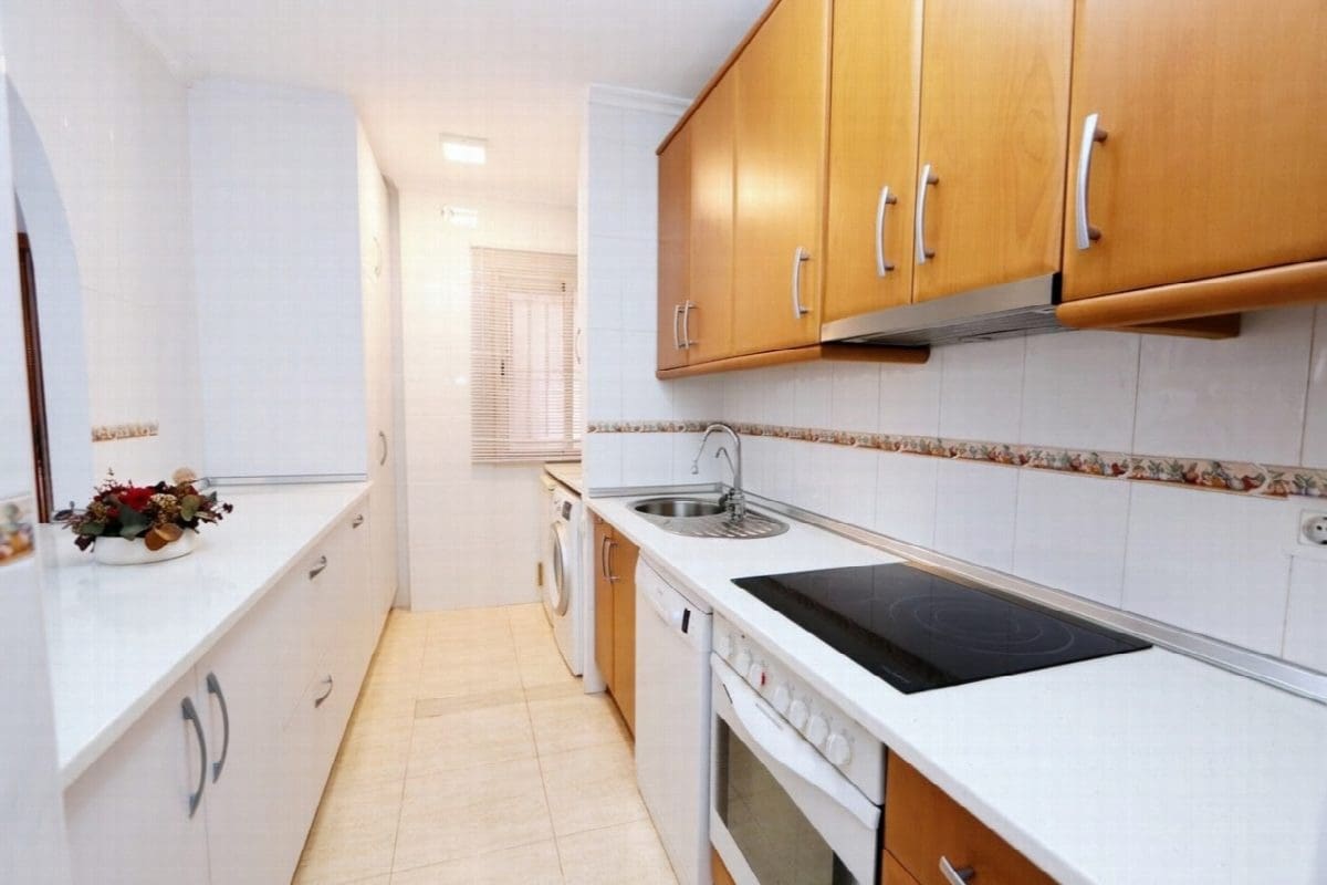 2 soveværelse Lejlighed til salg i Los Alcazares med swimmingpool garage - € 179.995 (Ref: 10184353)