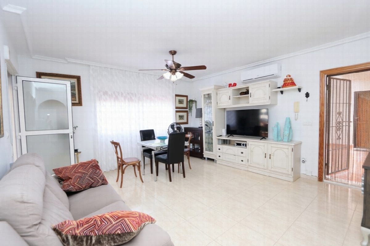 2 soveværelse Lejlighed til salg i Los Alcazares med swimmingpool garage - € 179.995 (Ref: 10184353)