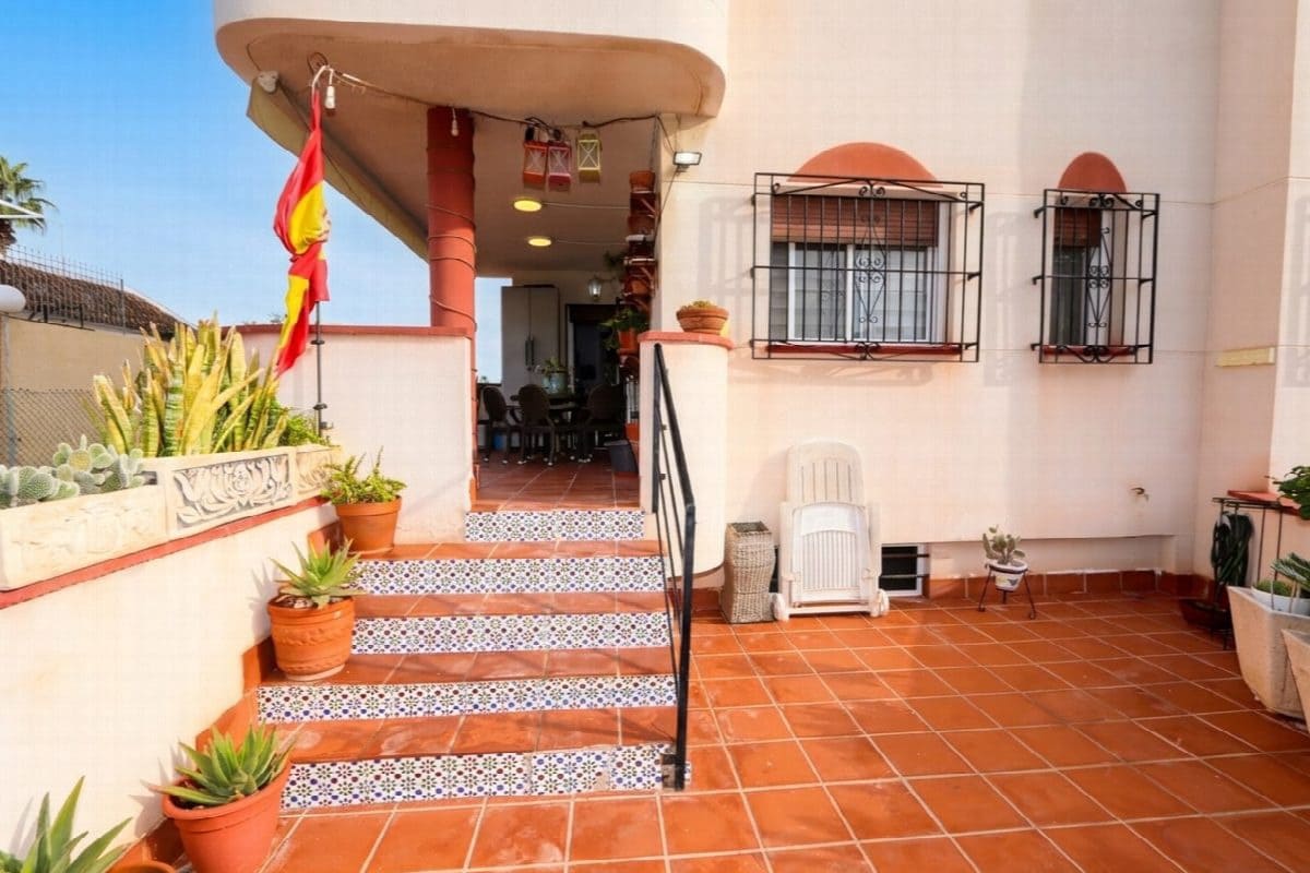 2 soveværelse Lejlighed til salg i Los Alcazares med swimmingpool garage - € 179.995 (Ref: 10184353)