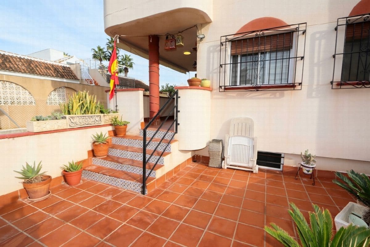 2 soveværelse Lejlighed til salg i Los Alcazares med swimmingpool garage - € 179.995 (Ref: 10184353)
