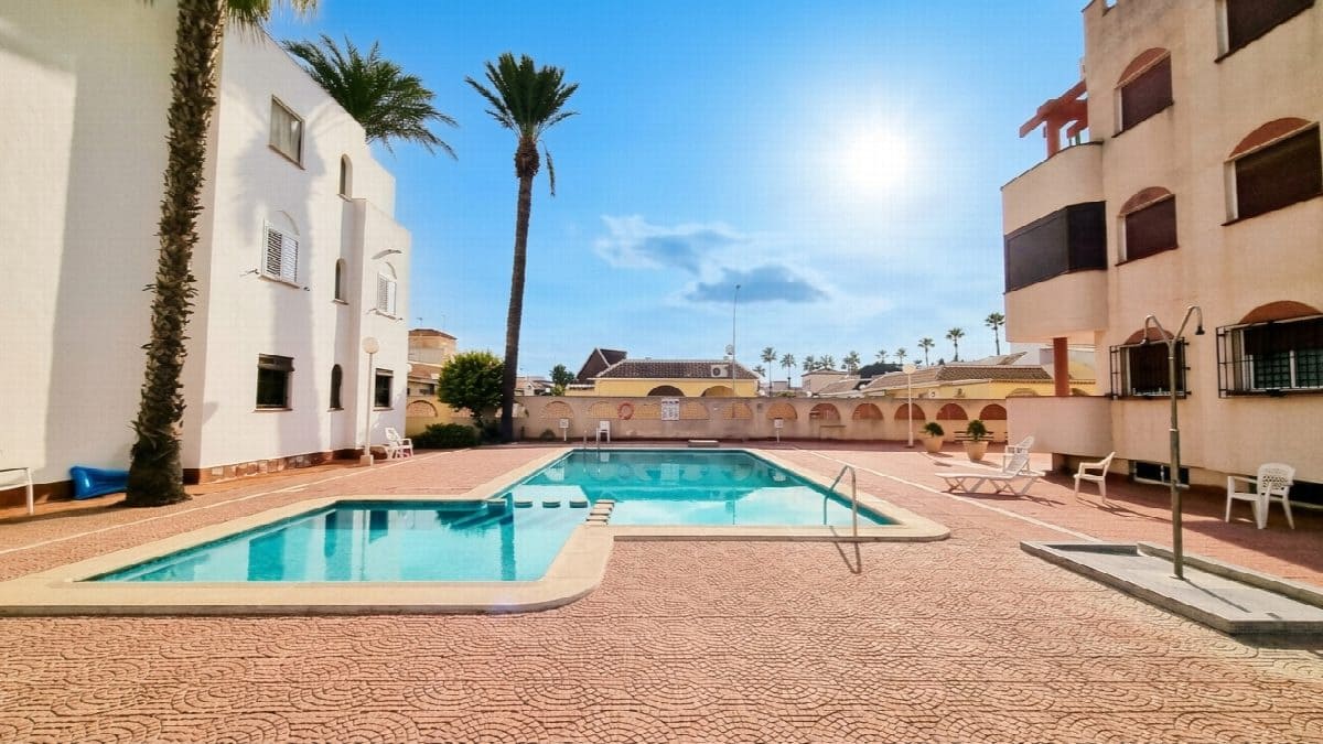 2 soveværelse Lejlighed til salg i Los Alcazares med swimmingpool garage - € 179.995 (Ref: 10184353)