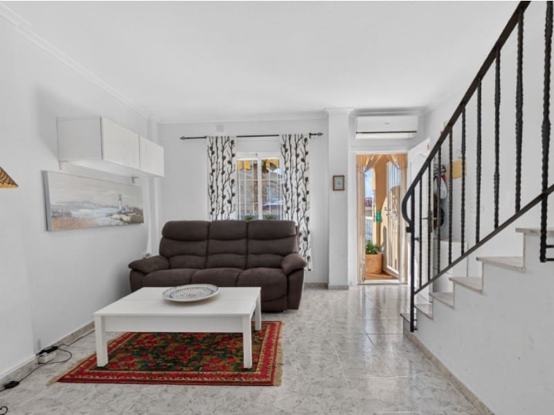 2 slaapkamer Huis te koop in Torrevieja met zwembad - € 199.000 (Ref: 10186594)