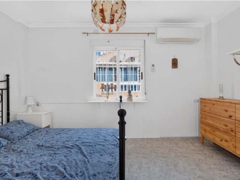 2 slaapkamer Huis te koop in Torrevieja met zwembad - € 199.000 (Ref: 10186594)