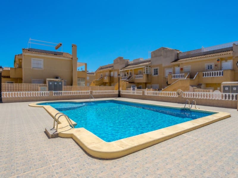 2 slaapkamer Huis te koop in Torrevieja met zwembad - € 199.000 (Ref: 10186594)