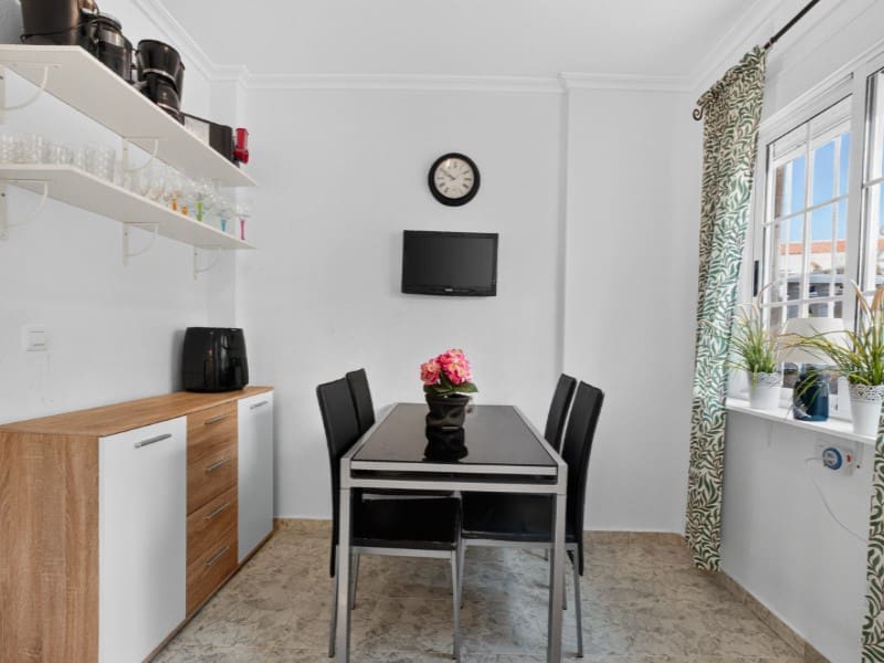 2 slaapkamer Huis te koop in Torrevieja met zwembad - € 199.000 (Ref: 10186594)