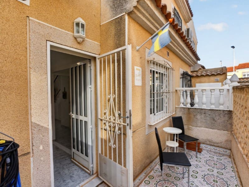 2 slaapkamer Huis te koop in Torrevieja met zwembad - € 199.000 (Ref: 10186594)