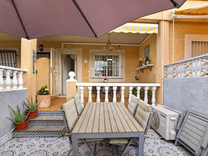 2 slaapkamer Huis te koop in Torrevieja met zwembad - € 199.000 (Ref: 10186594)