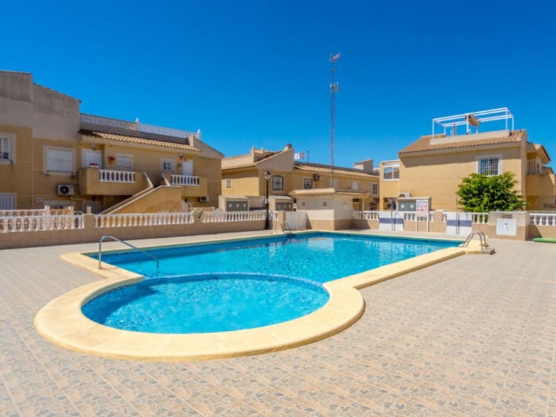 2 slaapkamer Huis te koop in Torrevieja met zwembad - € 199.000 (Ref: 10186594)