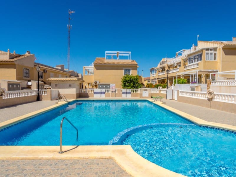 2 slaapkamer Huis te koop in Torrevieja met zwembad - € 199.000 (Ref: 10186594)