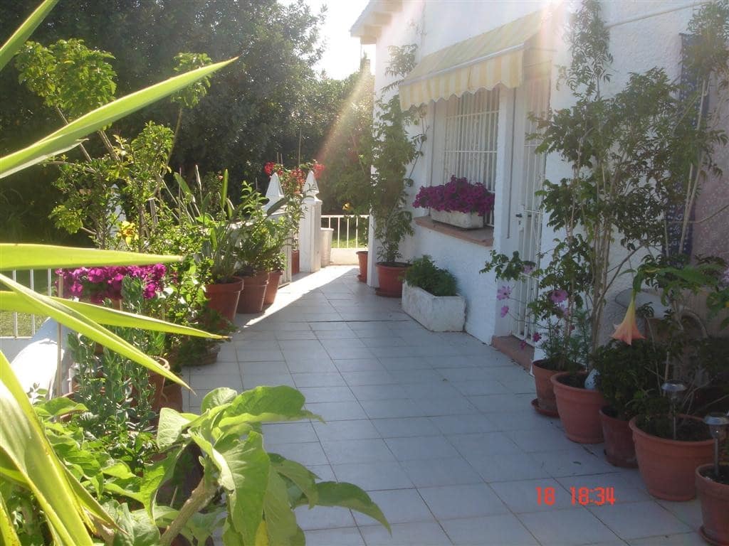 2 soverom Kjedet enebolig til salgs i Mijas Costa med svømmebasseng garasje - € 850 000 (Ref: 1971363)