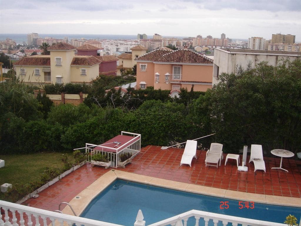 2 soveværelse Semi-Rækkehus til salg i Mijas Costa med swimmingpool garage - € 850.000 (Ref: 1971363)