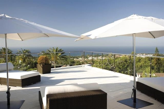 4 soveværelse Byhus til salg i Marbella med swimmingpool - € 1.856.950 (Ref: 2111390)