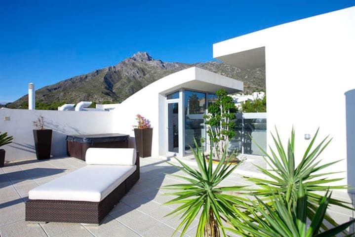 4 soveværelse Byhus til salg i Marbella med swimmingpool - € 1.856.950 (Ref: 2111390)