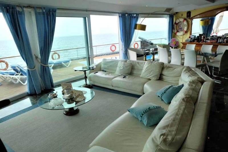 6 bedroom Villa for sale in La Cala de Mijas with pool garage - € 2,900,000 (Ref: 2684102)