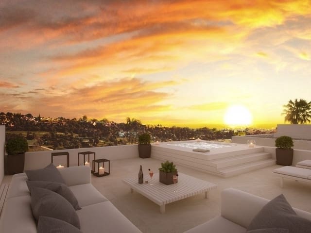 4 bedroom Villa for sale in Cancelada, Estepona with pool - € 1,225,000 (Ref: 3764415)