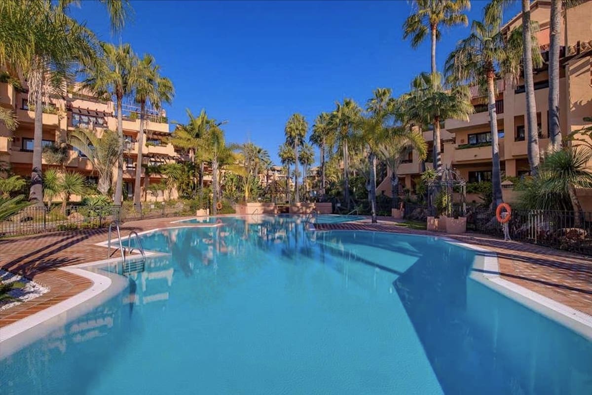 2 sypialnia Apartament na sprzedaż w Marbella z basenem - 650 000 € (Ref: 7749593)