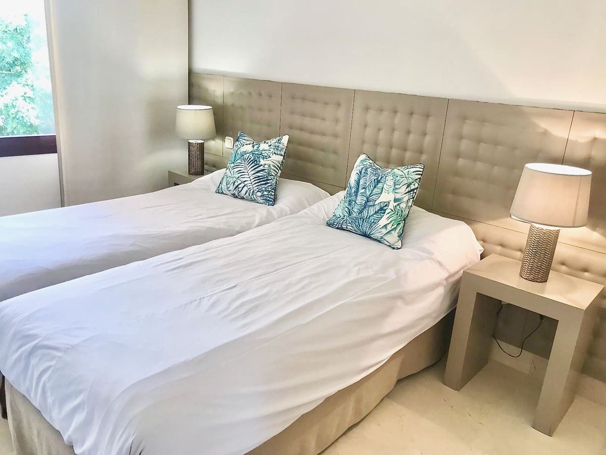2 sypialnia Apartament na sprzedaż w Marbella z basenem - 650 000 € (Ref: 7749593)