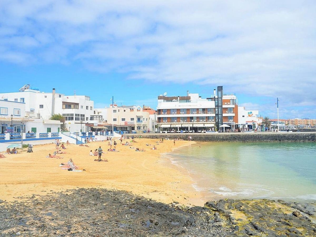 3 bedroom Semi-detached Villa for sale in Corralejo with pool garage - € 500,000 (Ref: 7759288)