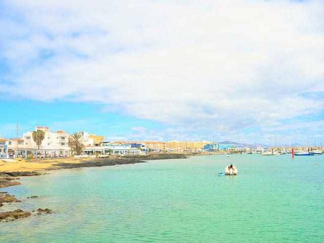 3 bedroom Semi-detached Villa for sale in Corralejo, La Oliva with pool garage - € 500,000 (Ref: 7759288)