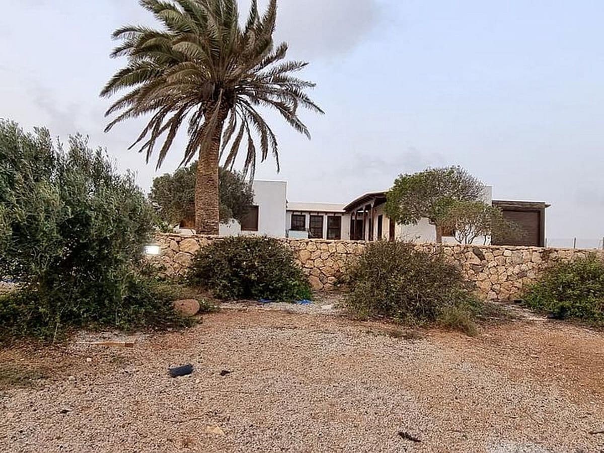 3 soveværelse Villa til salg i Puerto del Rosario med swimmingpool garage - € 650.000 (Ref: 7759302)