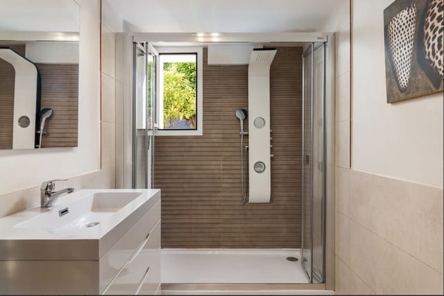 5 makuuhuone Huvila myytävänä paikassa El Paraiso, Estepona mukana uima-altaan 
autotalli - 3 495 000 € (Ref: 7759380)