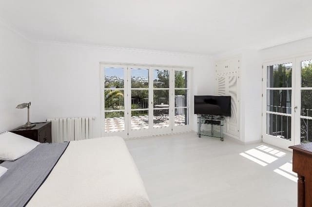 6 soverom Villa til salgs i Marbella med svømmebasseng garasje - € 4 900 000 (Ref: 7759384)