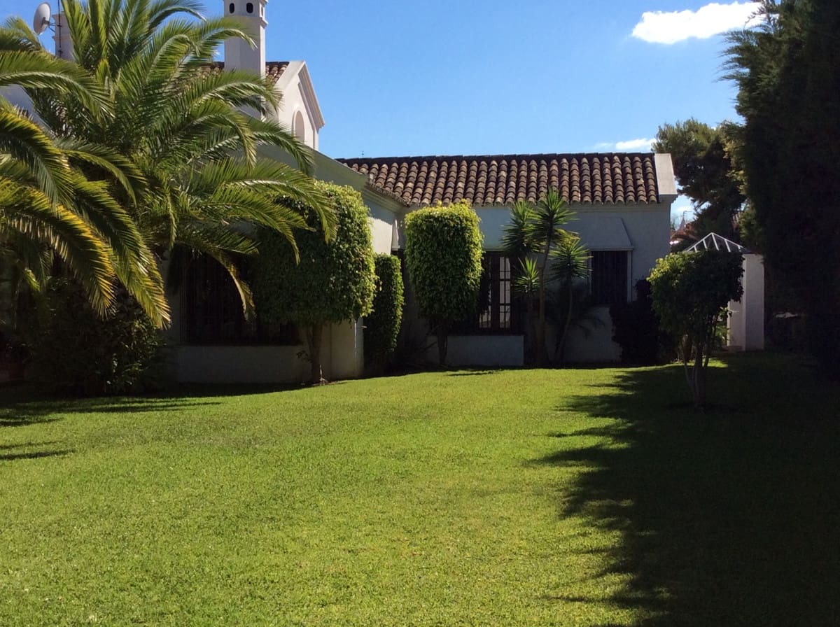 6 soverom Villa til salgs i Marbella med svømmebasseng garasje - € 4 900 000 (Ref: 7759384)