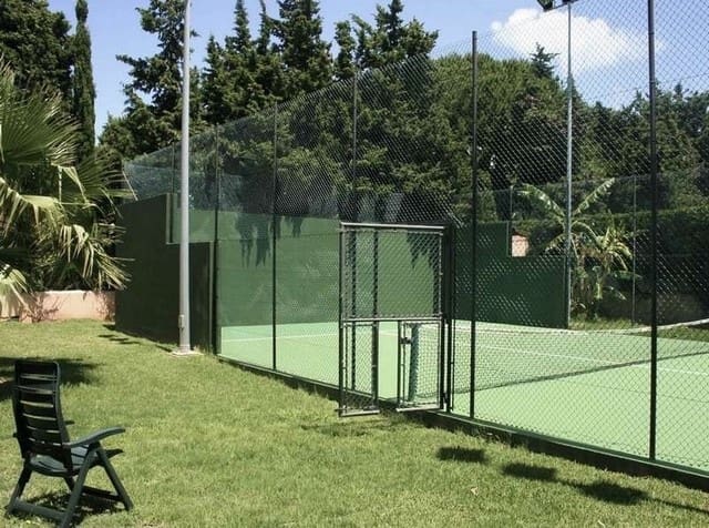 Chalet de 6 habitaciones en Guadalmina Baja, Marbella en venta con piscina garaje - 4.900.000 € (Ref: 7759384)