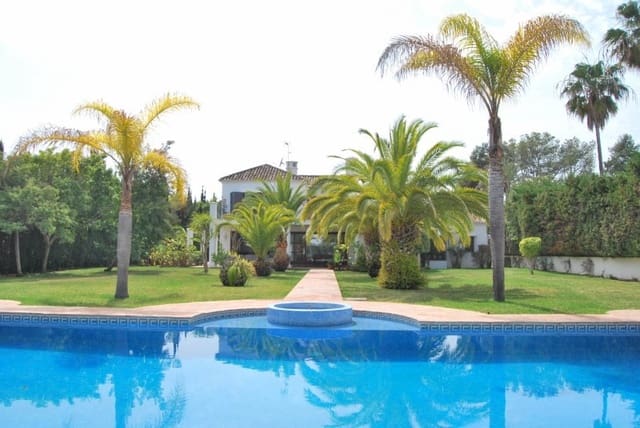 Chalet de 6 habitaciones en Guadalmina Baja, Marbella en venta con piscina garaje - 4.900.000 € (Ref: 7759384)