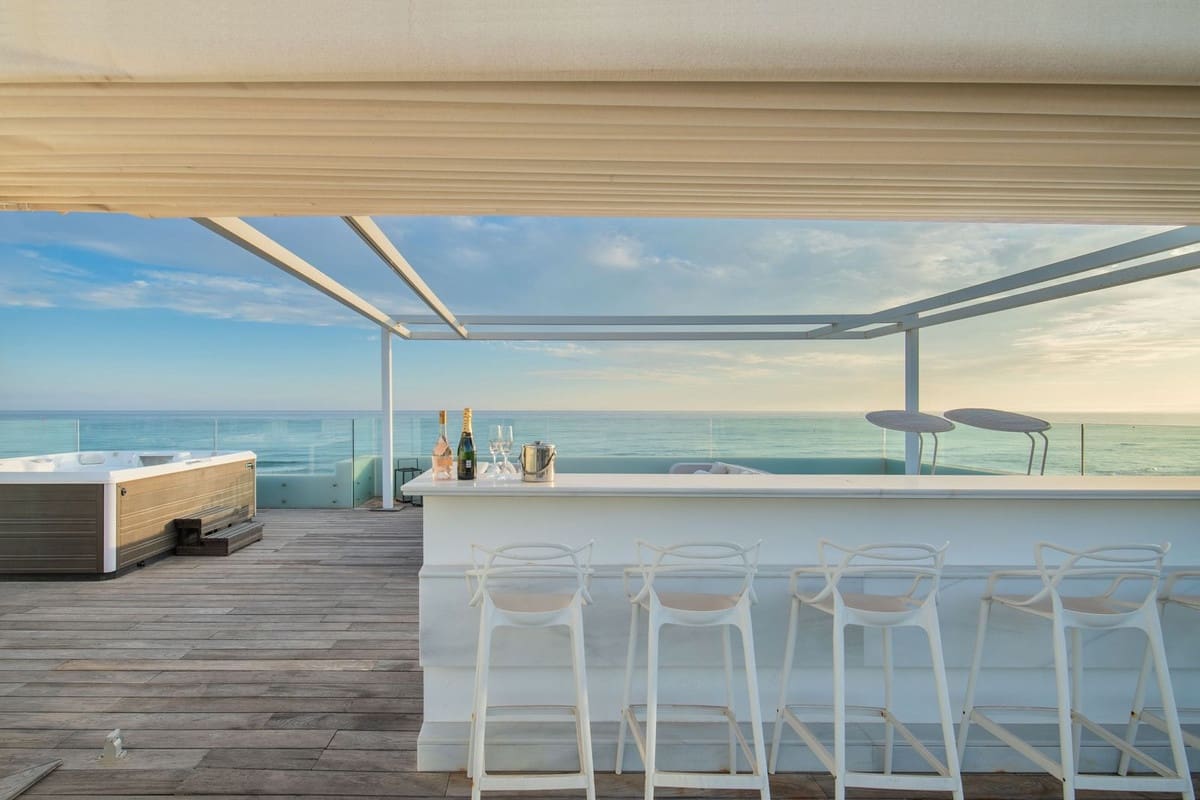 6 soverom Strandleiligheter til salgs i Marbella med svømmebasseng garasje - € 6 000 000 (Ref: 7759388)