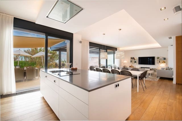 6 bedroom Beach Apartment for sale in Costabella, Marbella with pool garage - € 6,000,000 (Ref: 7759388)