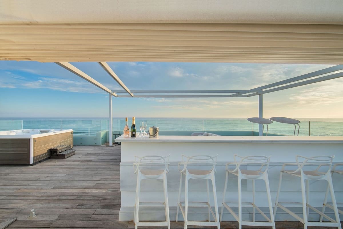 6 bedroom Beach Apartment for sale in Marbella with pool garage - € 6,000,000 (Ref: 7759388)