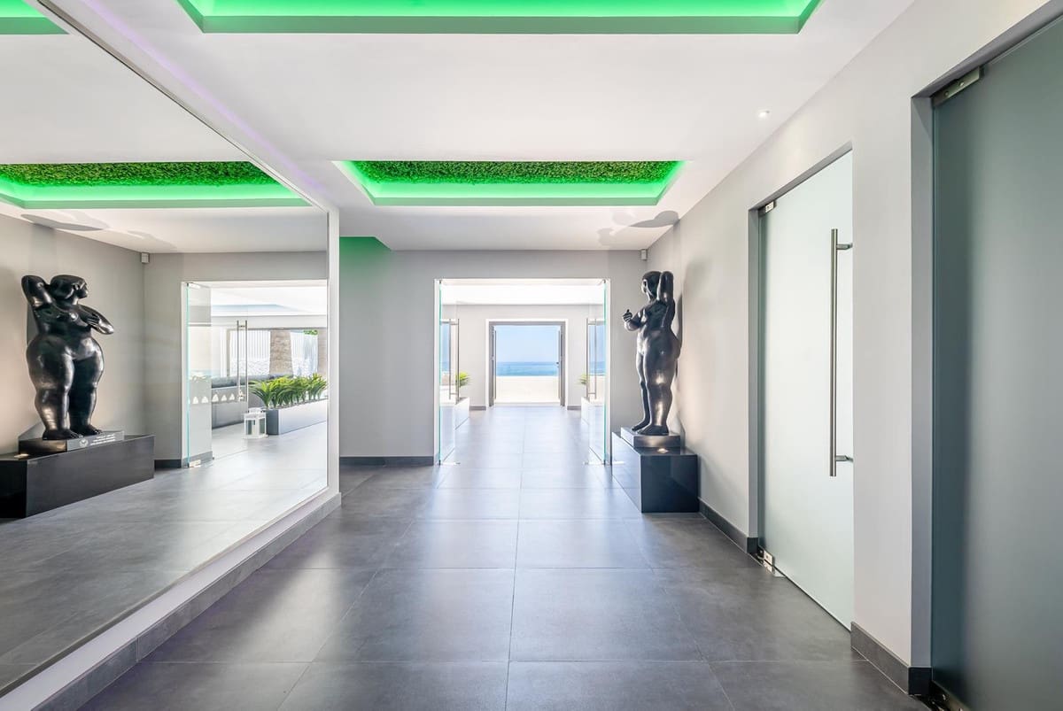 4 soverom Villa til salgs i Mijas Costa med svømmebasseng - € 8 100 000 (Ref: 7759392)