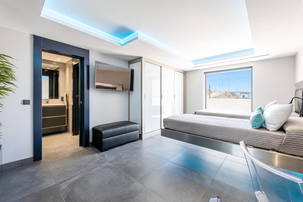 4 soverom Villa til salgs i Mijas Costa med svømmebasseng - € 8 100 000 (Ref: 7759392)