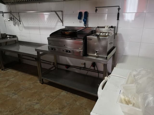 Kommersiell til salgs i Benalmadena Costa, Benalmádena - € 450 000 (Ref: 7759409)