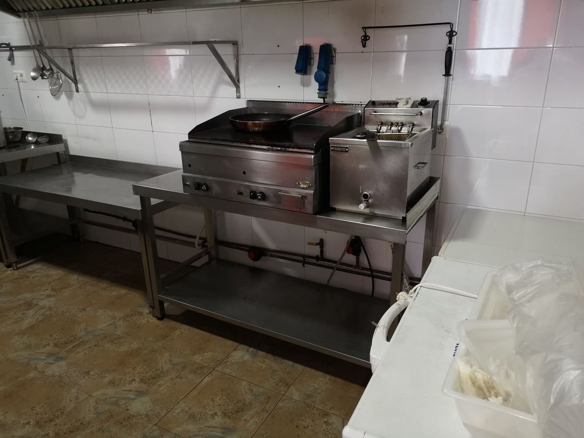 Kommersiell til salgs i Benalmadena Costa - € 450 000 (Ref: 7759409)