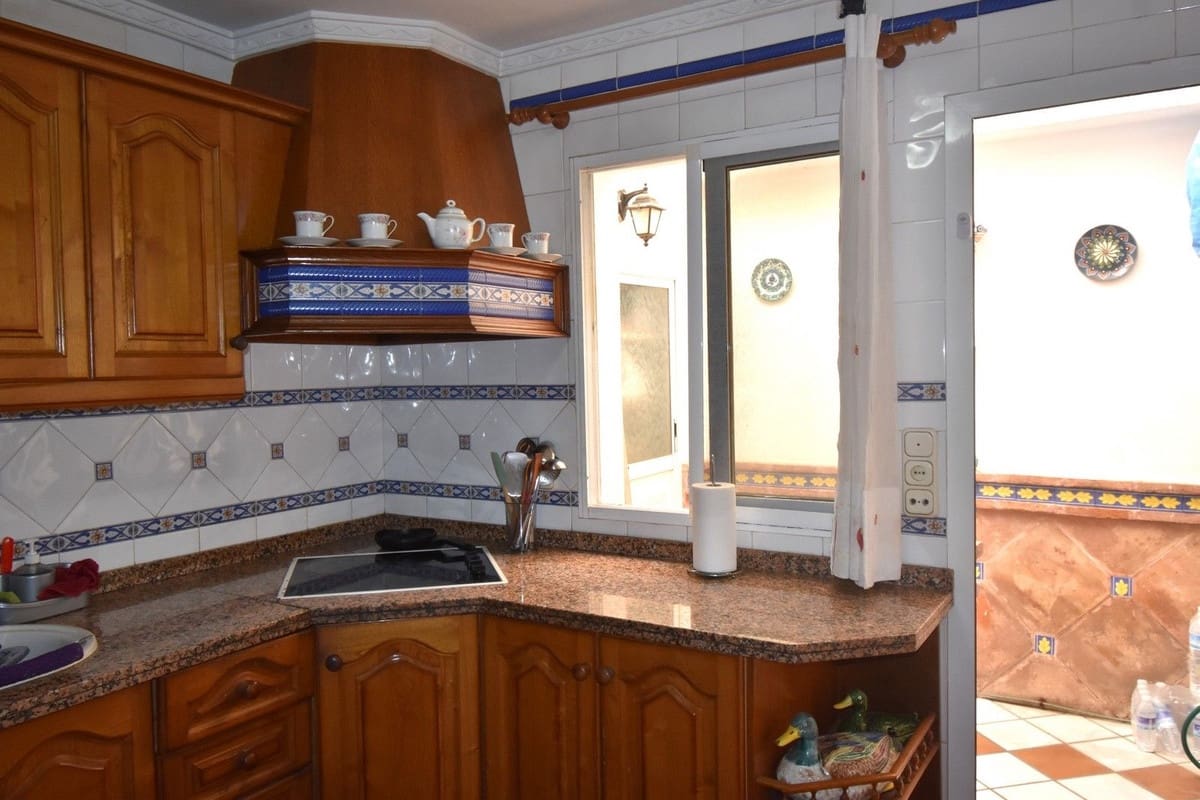 4 makuuhuone Omakotitalo myytävänä paikassa Torremolinos mukana 
autotalli - 745 000 € (Ref: 7810738)