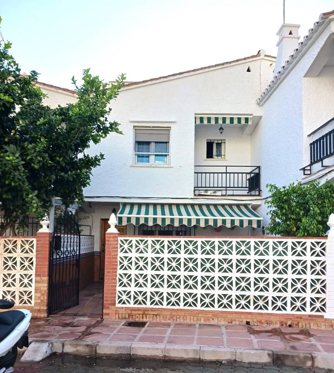4 makuuhuone Omakotitalo myytävänä paikassa Torremolinos mukana 
autotalli - 745 000 € (Ref: 7810738)