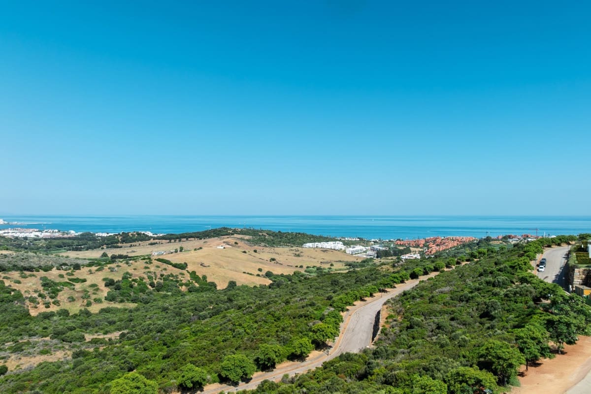 2 bedroom Apartment for sale in Casares with pool - € 584,500 (Ref: 7814287)