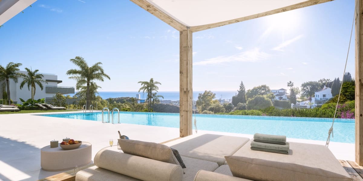 2 makuuhuone Huoneisto myytävänä paikassa Los Monteros mukana uima-altaan - 575 000 € (Ref: 7814293)