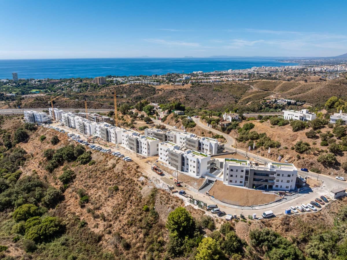 2 makuuhuone Huoneisto myytävänä paikassa Los Monteros mukana uima-altaan - 575 000 € (Ref: 7814293)