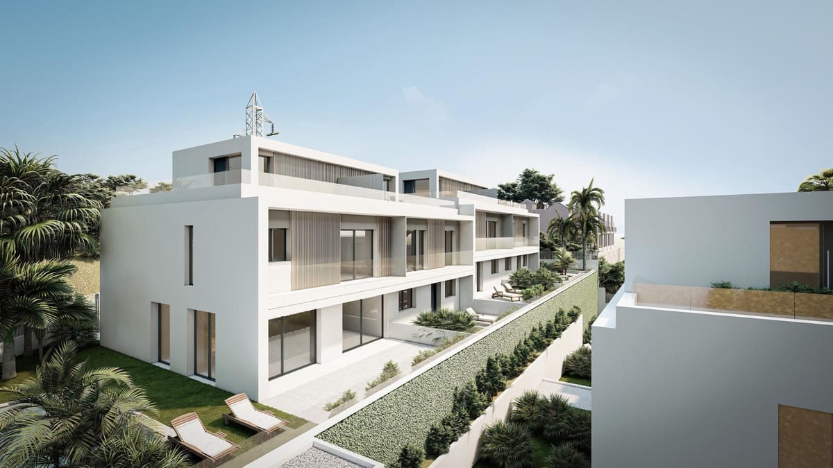 4 soverom Kjedet enebolig til salgs i Estepona med svømmebasseng - € 730 000 (Ref: 7814325)