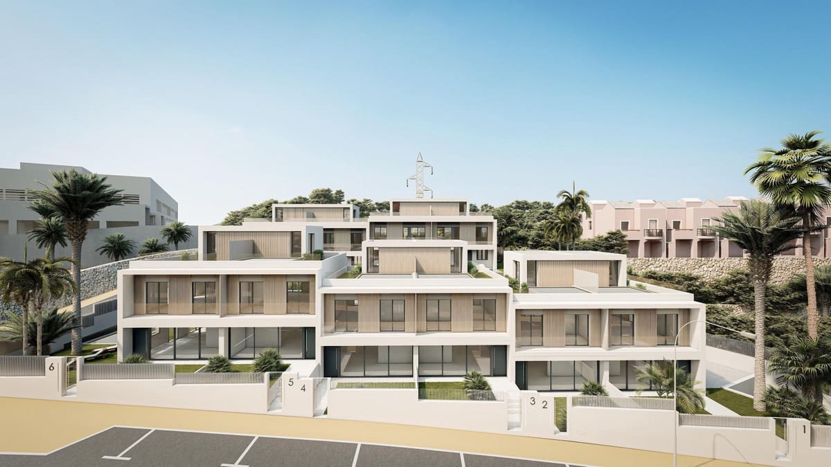 4 soverom Kjedet enebolig til salgs i Estepona med svømmebasseng - € 730 000 (Ref: 7814325)