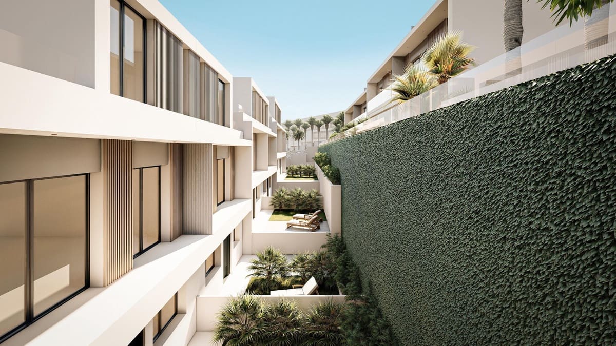 4 soverom Kjedet enebolig til salgs i Estepona med svømmebasseng - € 730 000 (Ref: 7814325)