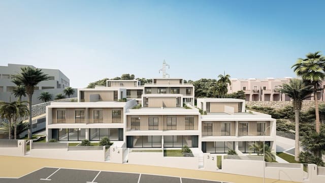 Pareado de 4 habitaciones en Valle Romano Golf, Estepona en venta con piscina - 730.000 € (Ref: 7814325)