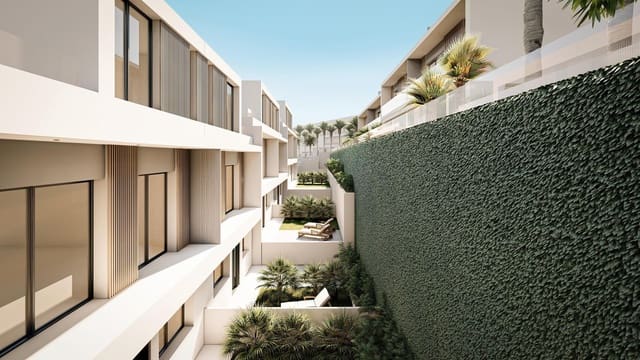 Pareado de 4 habitaciones en Valle Romano Golf, Estepona en venta con piscina - 730.000 € (Ref: 7814325)