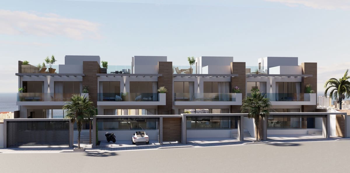 3 bedroom Semi-detached Villa for sale in Fuengirola with pool - € 1,460,000 (Ref: 7814328)