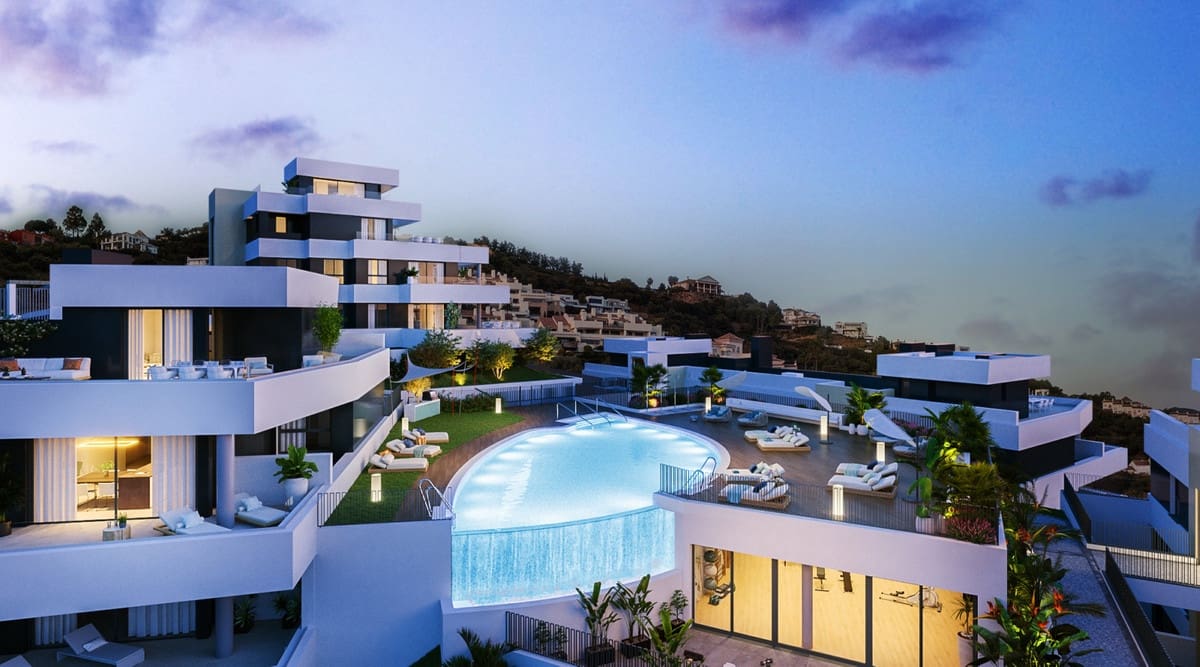 2 bedroom Apartment for sale in Los Monteros with pool - € 499,000 (Ref: 7814329)